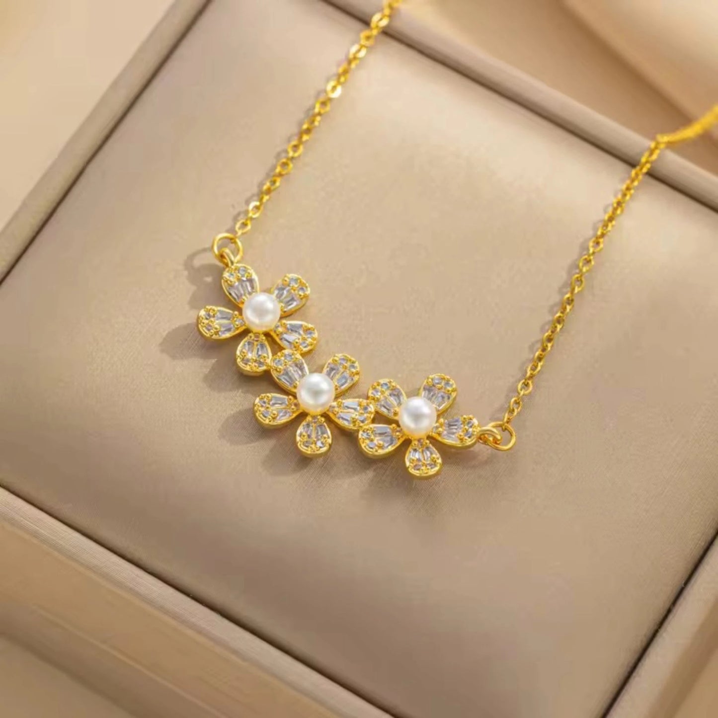 Flora pearl necklace Forever Luxe